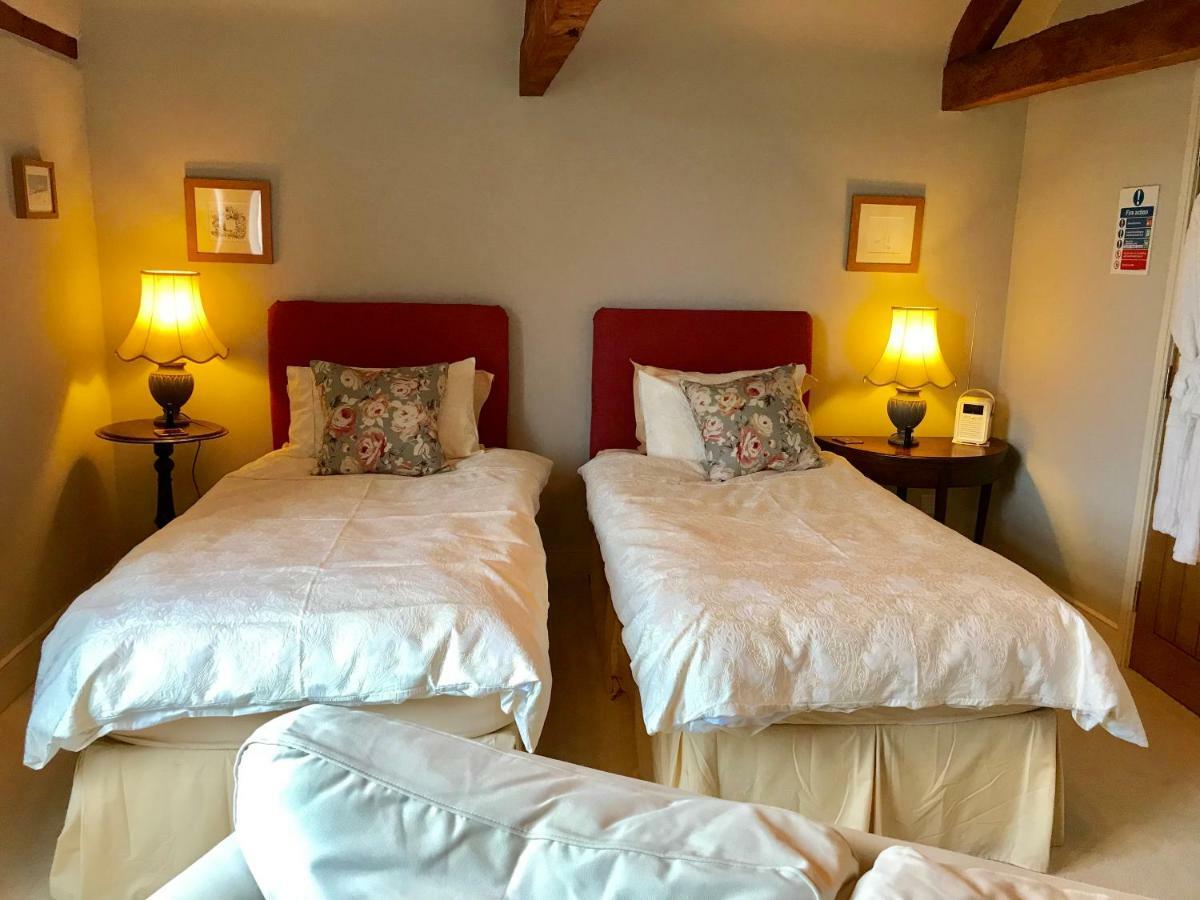 Home Barn Bed And Breakfast Yeovil Exterior photo